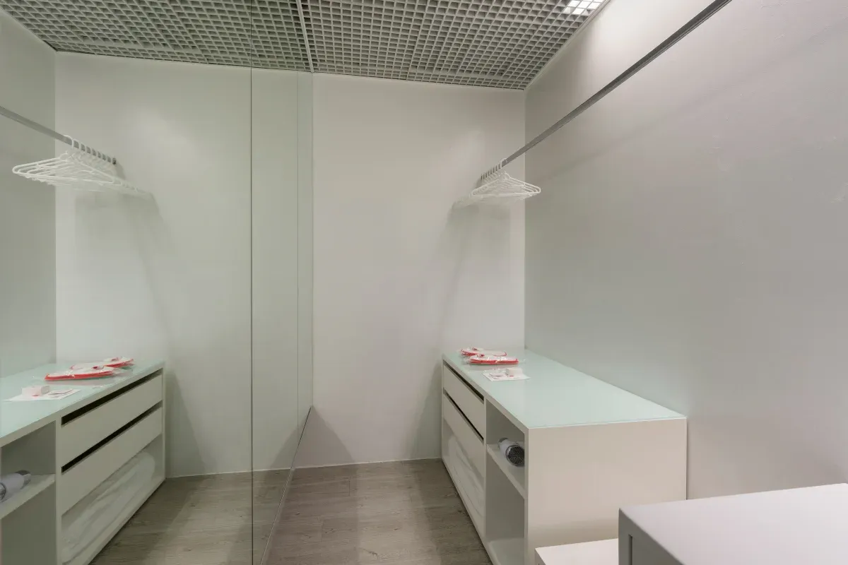 Design Suite Oda — Oda 64 m² olup, muhteşem deniz manzaralı 16 m²’lik bir terasa sahiptir.